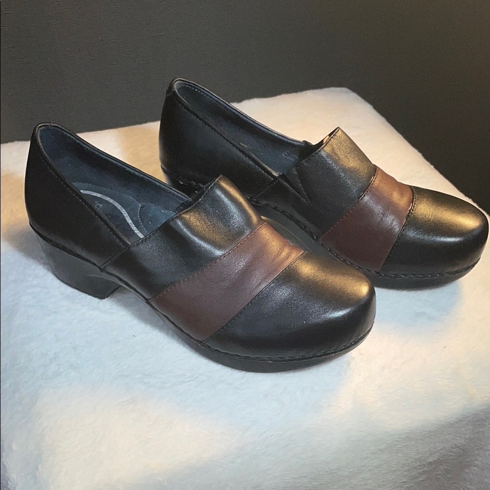 Dansko Black Leather‎ Clogs with Rounded Toe